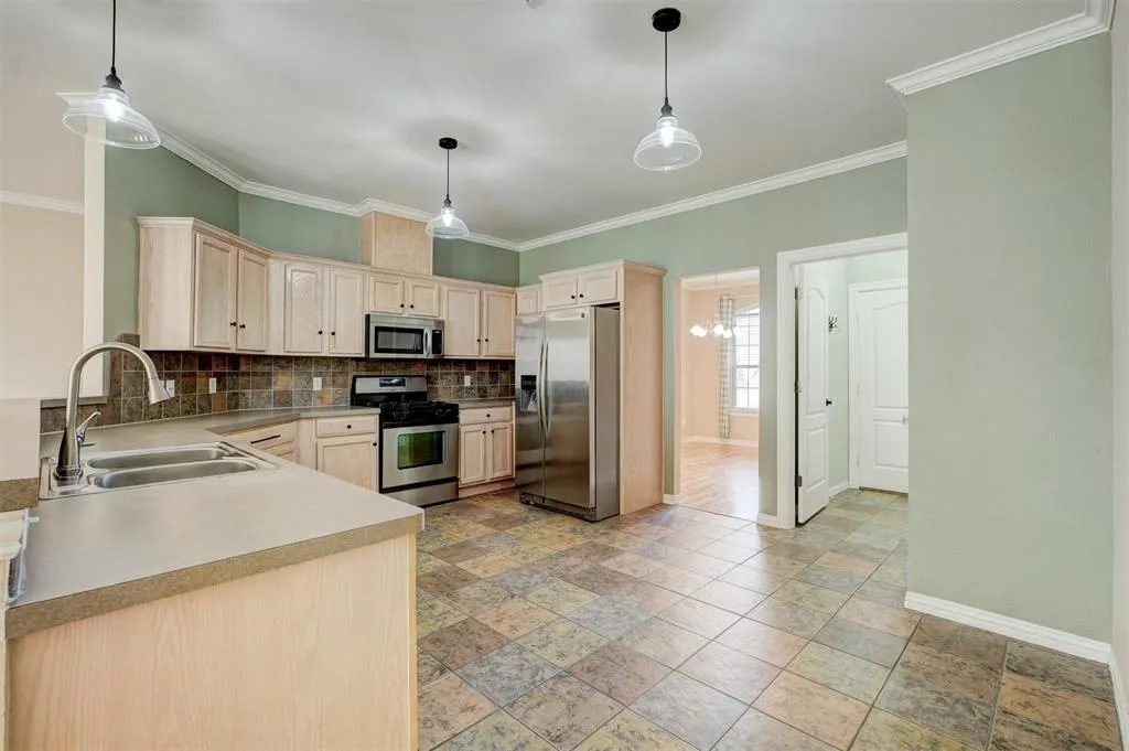 Photo 5 — 11016 NW 104th Terrace, Yukon, OK 73099