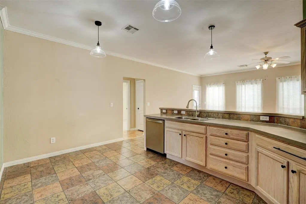 Photo 9 — 11016 NW 104th Terrace, Yukon, OK 73099