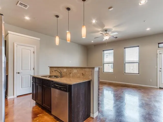 Photo 4 — 491 S Fretz Avenue, Edmond, OK 73003