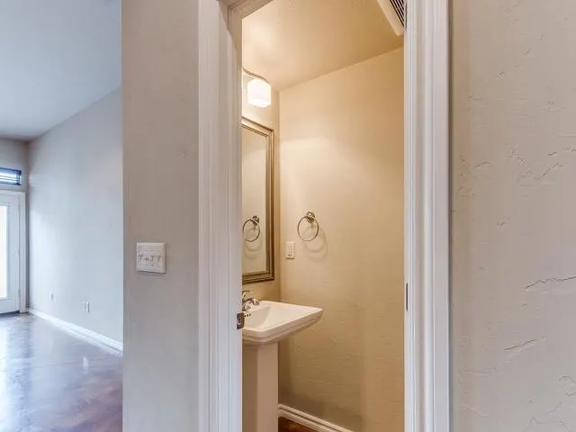 Photo 10 — 491 S Fretz Avenue, Edmond, OK 73003