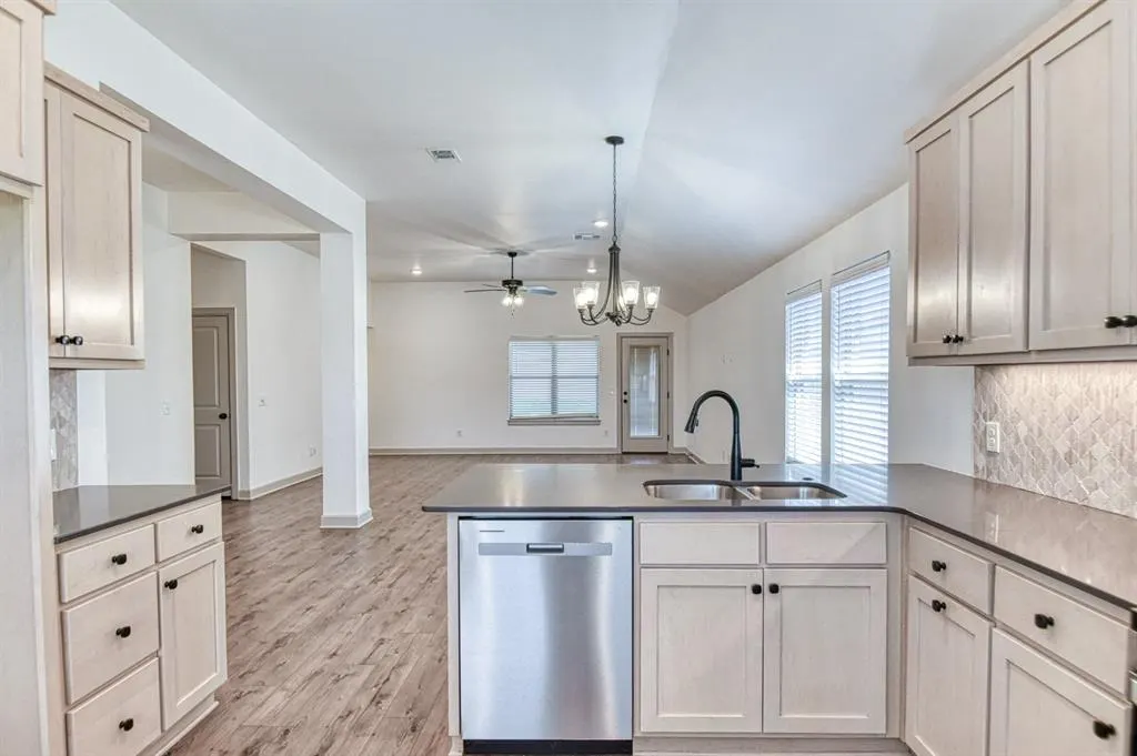 Photo 18 — 13313 SW 5th Street, Yukon, OK 73099