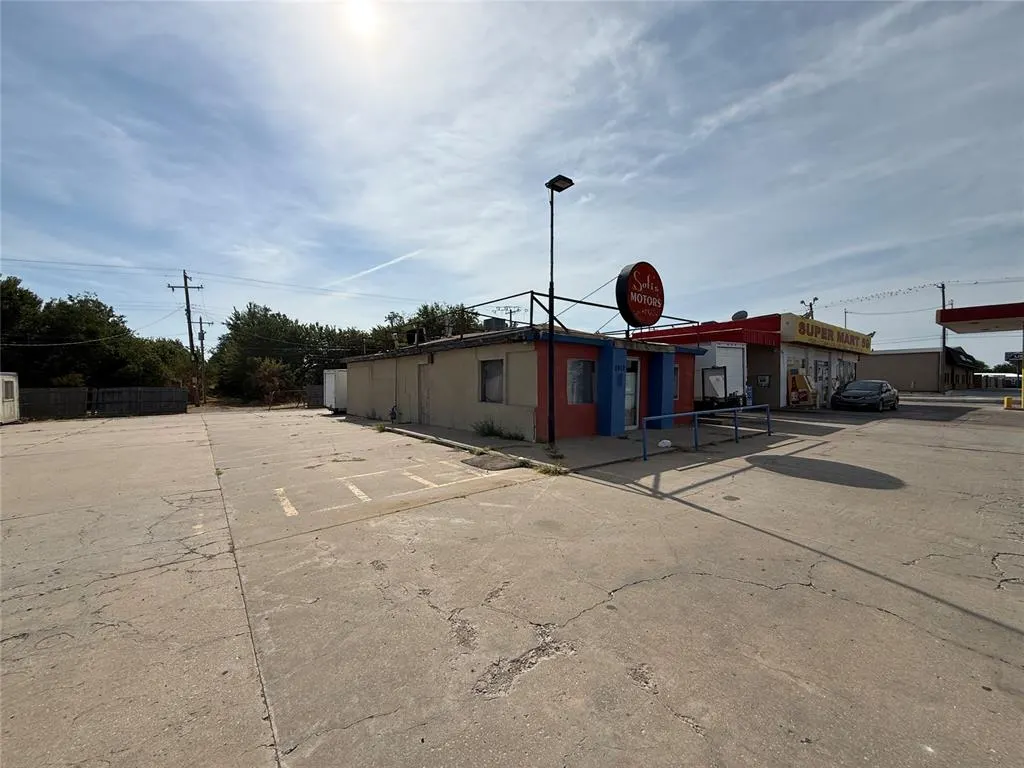 Photo 2 — 5912 S Shields Boulevard, Oklahoma City, OK 73129