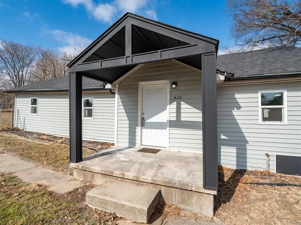 Front exterior — 628 S Philadelphia Avenue, Shawnee, OK 74801