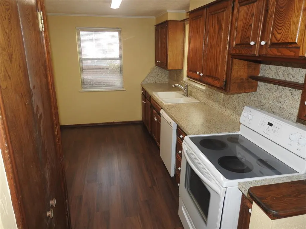 Photo 8 — 2913 NW 70th Street, Oklahoma City, OK 73116