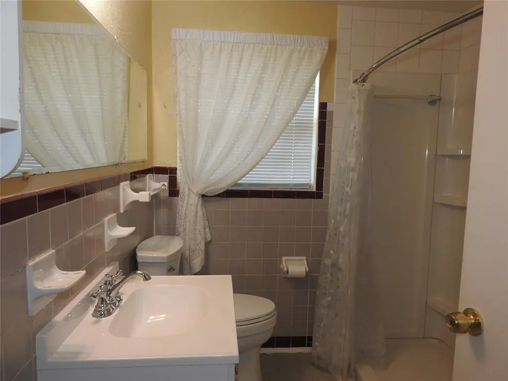 Photo 13 — 2913 NW 70th Street, Oklahoma City, OK 73116