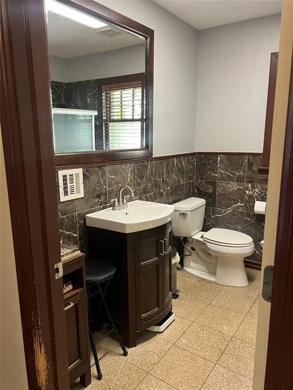 Photo 8 — 2861 NW 20th Street, Oklahoma City, OK 73107