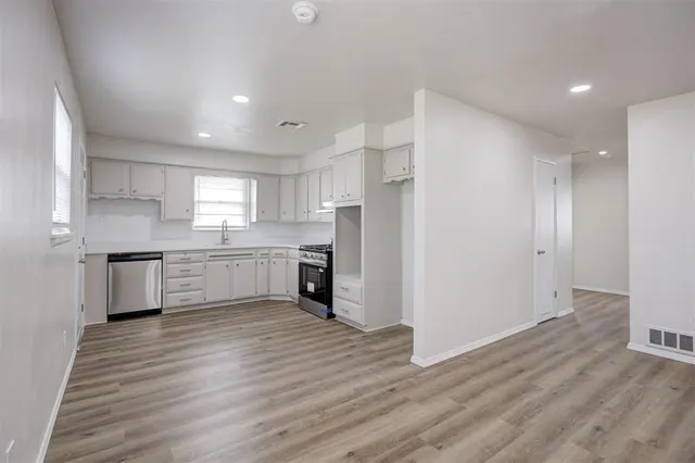 Photo 7 — 2741 SW 60th Street, Oklahoma City, OK 73159