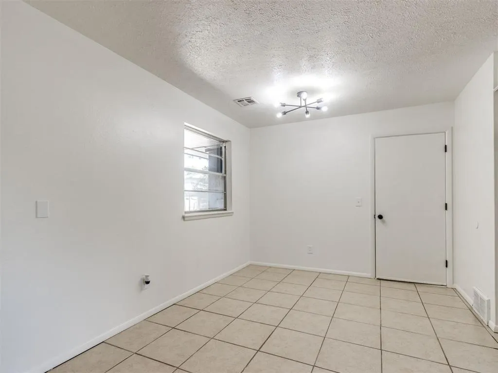 Photo 9 — 7004 NW 26th Street, Bethany, OK 73008