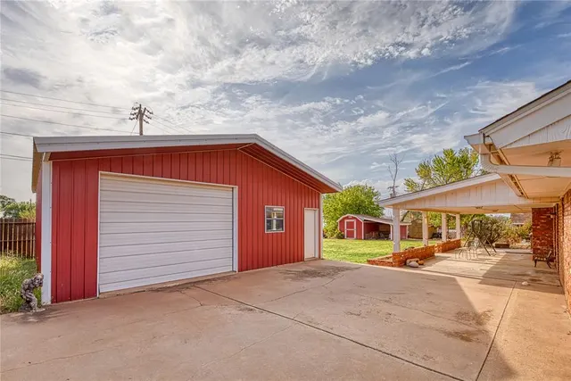 Photo 2 — 1509 N Temple Street, Cordell, OK 73632