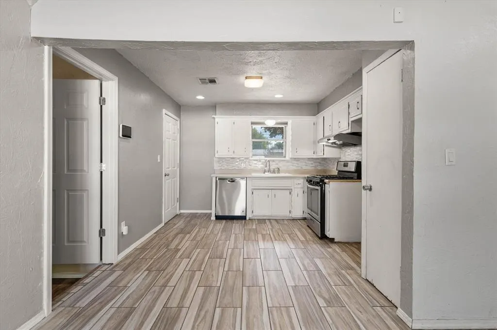 Photo 13 — 748 N Markwell Avenue, Moore, OK 73160