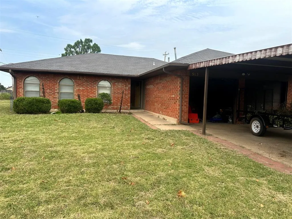 Front exterior — 913 Newport Avenue, Oklahoma City, OK 73160