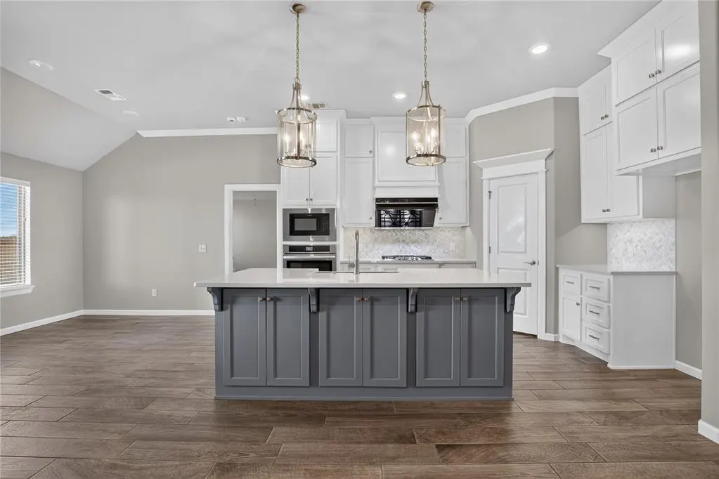 Photo 7 — 5412 Santa Lucia Drive, Mustang, OK 73064