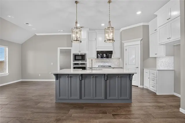 Photo 7 — 5412 Santa Lucia Drive, Mustang, OK 73064