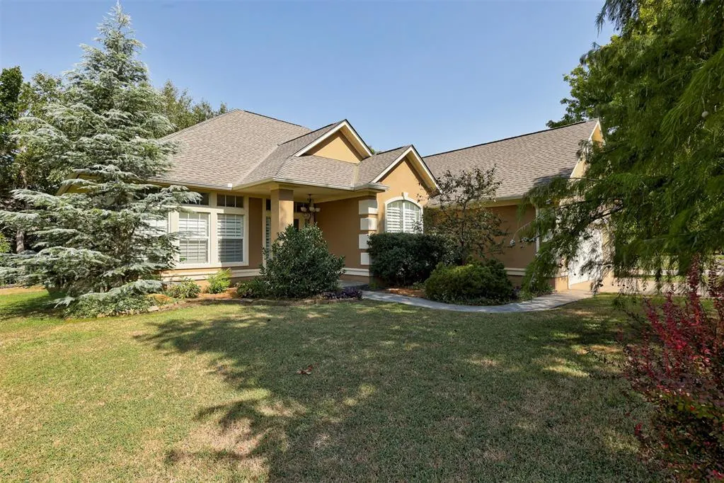 Front exterior — 3821 Woodshadow Road, Edmond, OK 73003