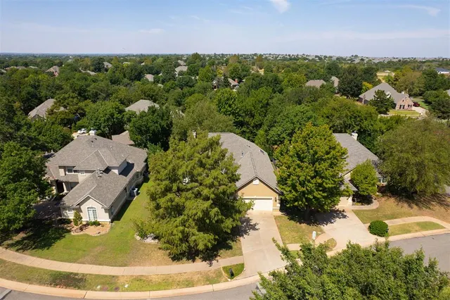 Photo 2 — 3821 Woodshadow Road, Edmond, OK 73003