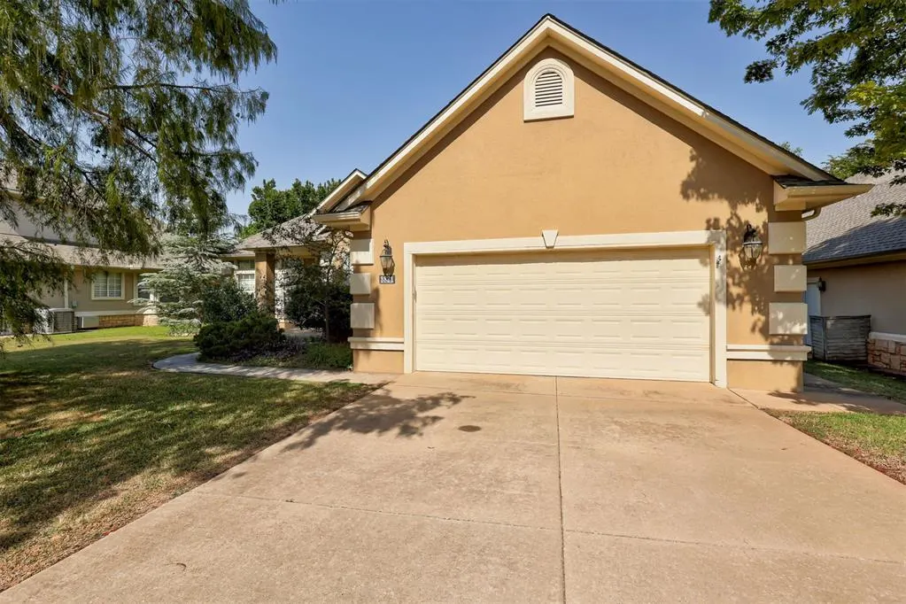 Photo 3 — 3821 Woodshadow Road, Edmond, OK 73003