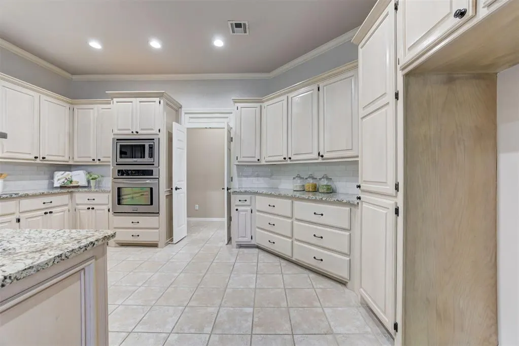 Photo 16 — 3821 Woodshadow Road, Edmond, OK 73003