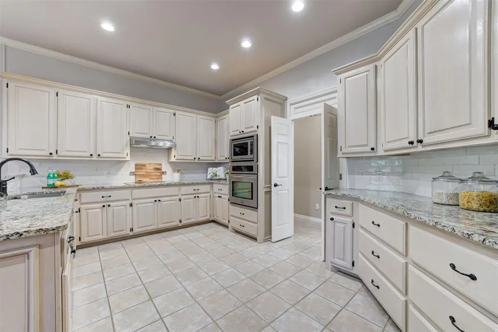 Photo 17 — 3821 Woodshadow Road, Edmond, OK 73003