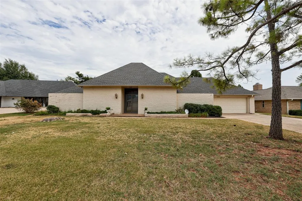 Photo 2 — 12500 Arrowhead Terrace, Oklahoma City, OK 73120