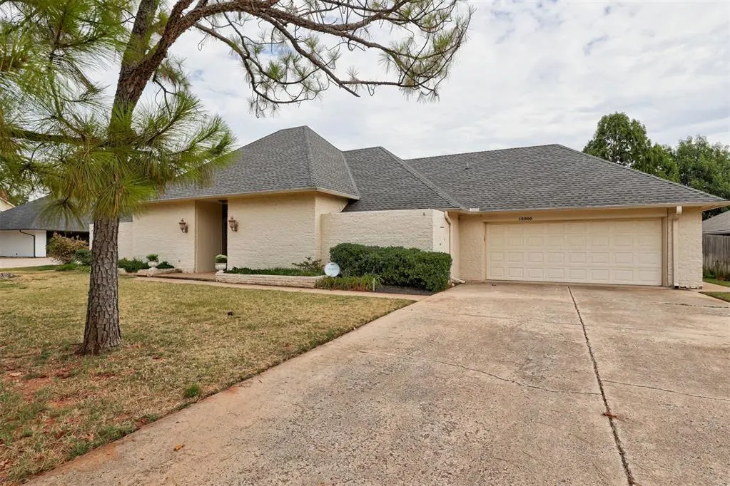 Photo 3 — 12500 Arrowhead Terrace, Oklahoma City, OK 73120