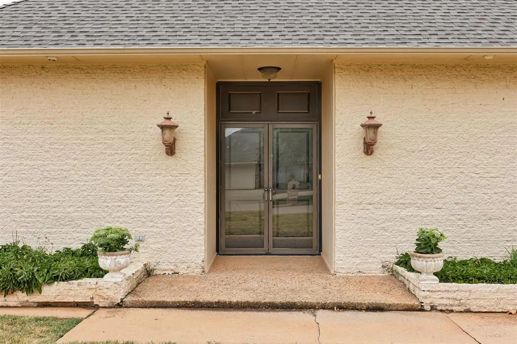 Photo 4 — 12500 Arrowhead Terrace, Oklahoma City, OK 73120