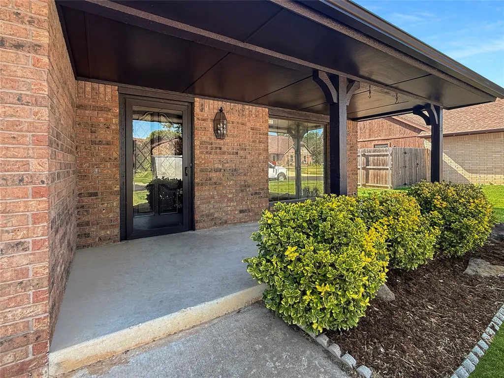 Photo 2 — 408 Willow Branch Road, Norman, OK 73072