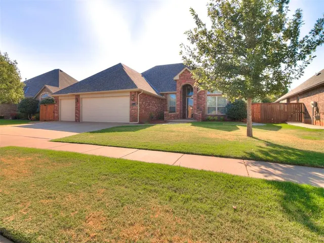 Photo 2 — 15716 Hatterly Lane, Edmond, OK 73013