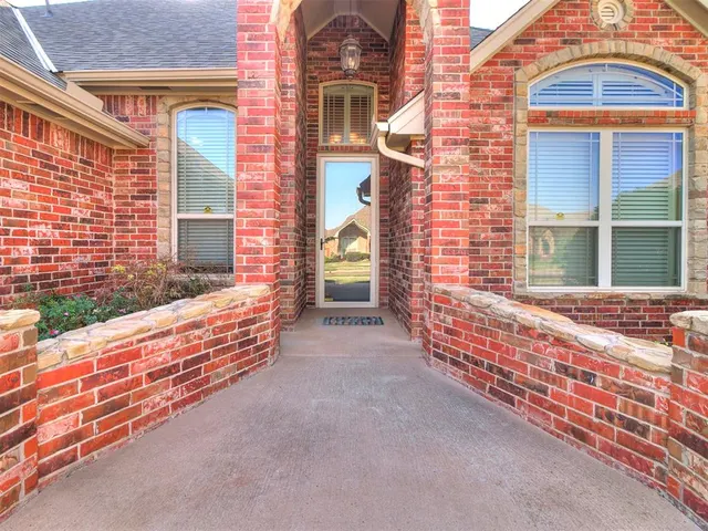 Photo 4 — 15716 Hatterly Lane, Edmond, OK 73013