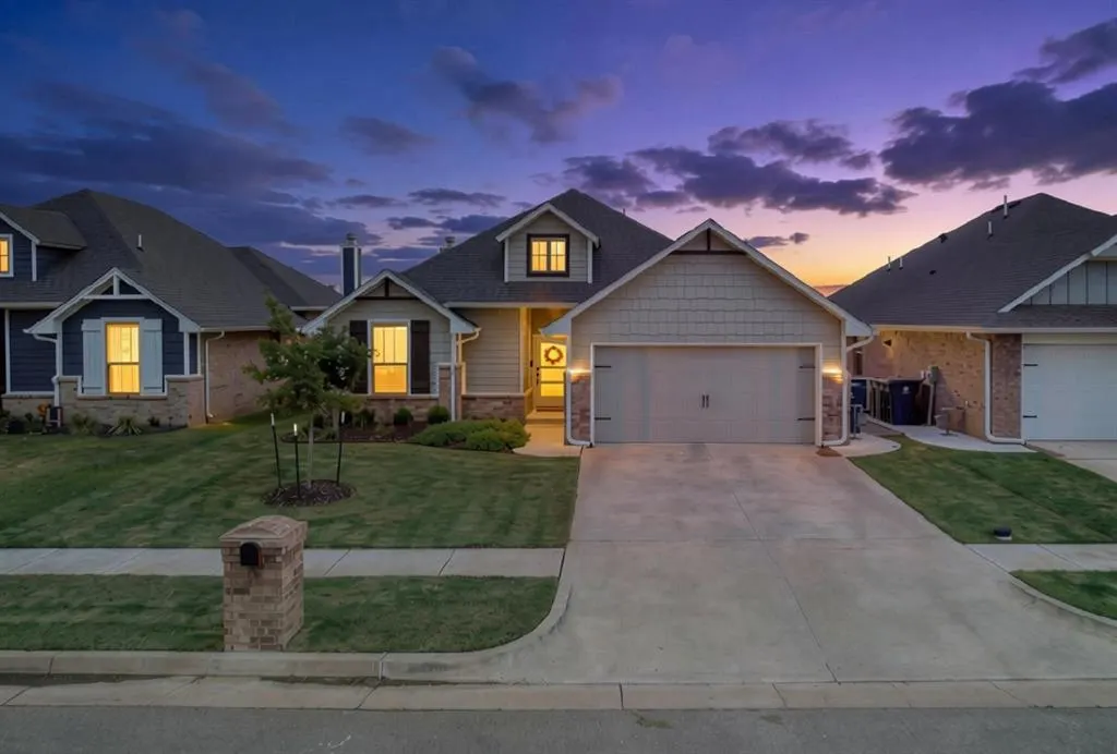 Front exterior — 9205 NW 123rd Street, Yukon, OK 73099