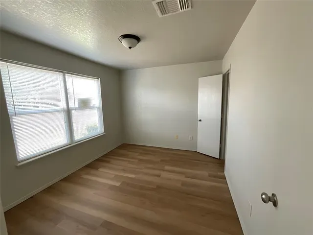 Photo 3 — 5517 Del Creek Road, Oklahoma City, OK 73117