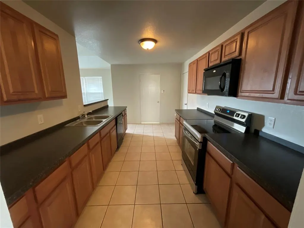 Photo 6 — 5517 Del Creek Road, Oklahoma City, OK 73117