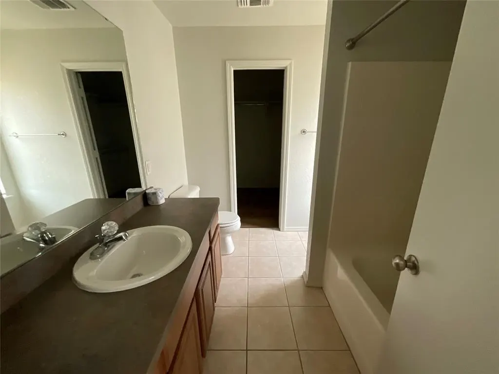 Photo 14 — 5517 Del Creek Road, Oklahoma City, OK 73117