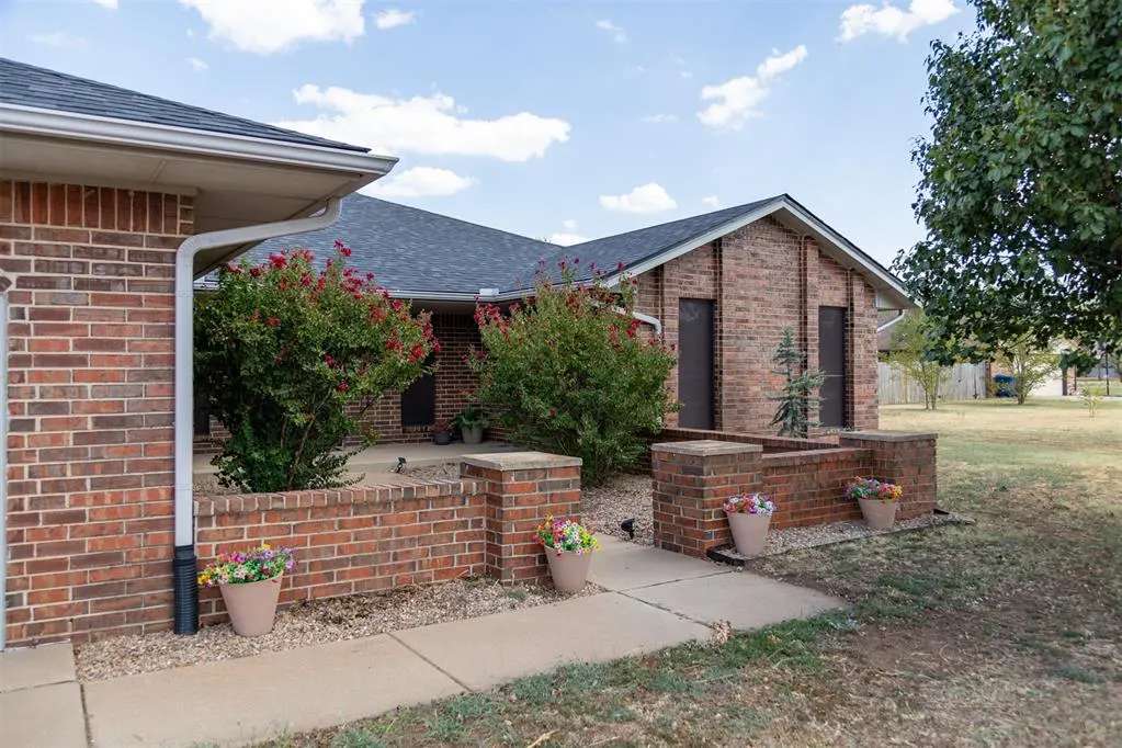 Photo 2 — 618 Mustang NE Road, Piedmont, OK 73078
