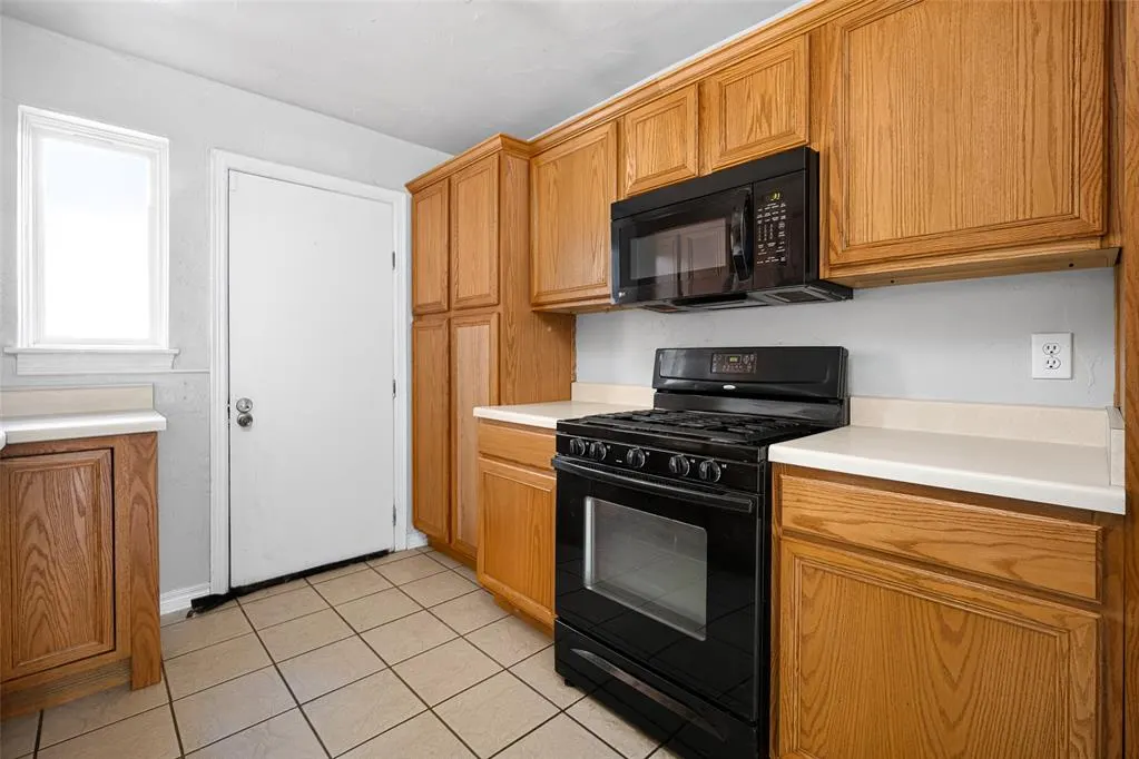 Photo 11 — 2804 NW 46th Street, Oklahoma City, OK 73112