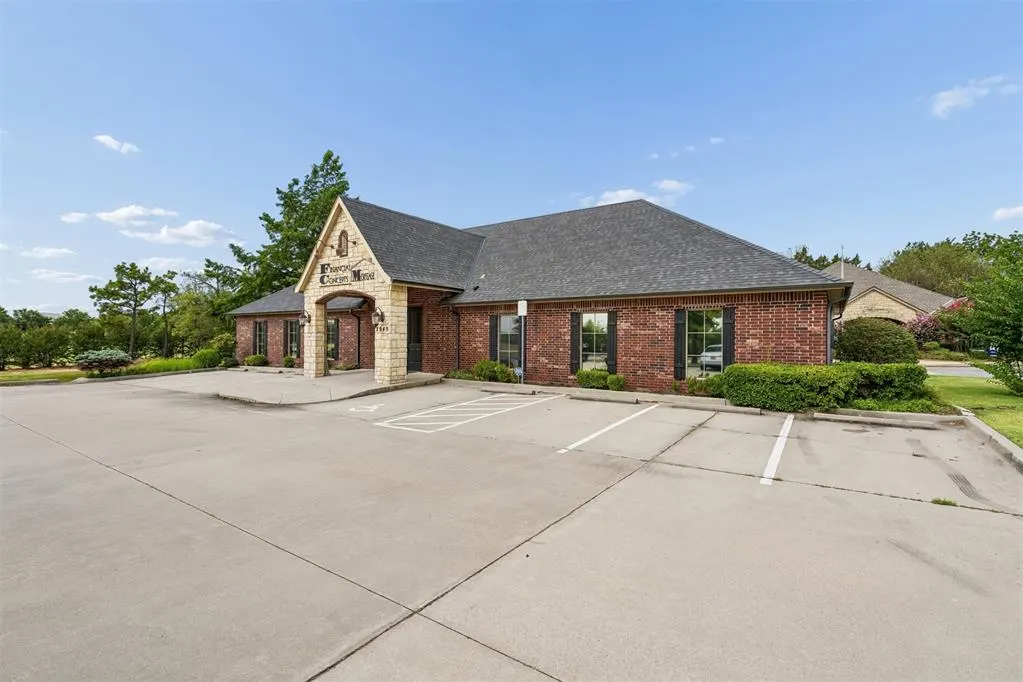 Photo 2 — 2949 S Bryant Avenue, Edmond, OK 73013