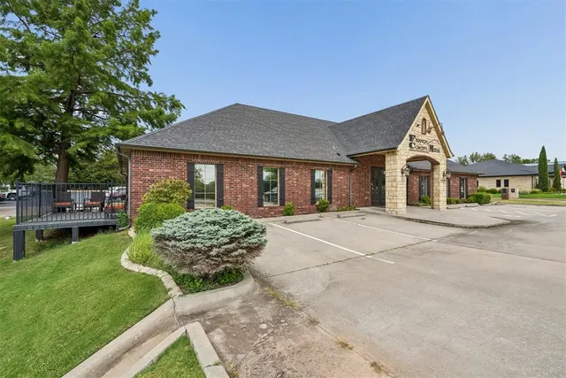 Photo 3 — 2949 S Bryant Avenue, Edmond, OK 73013