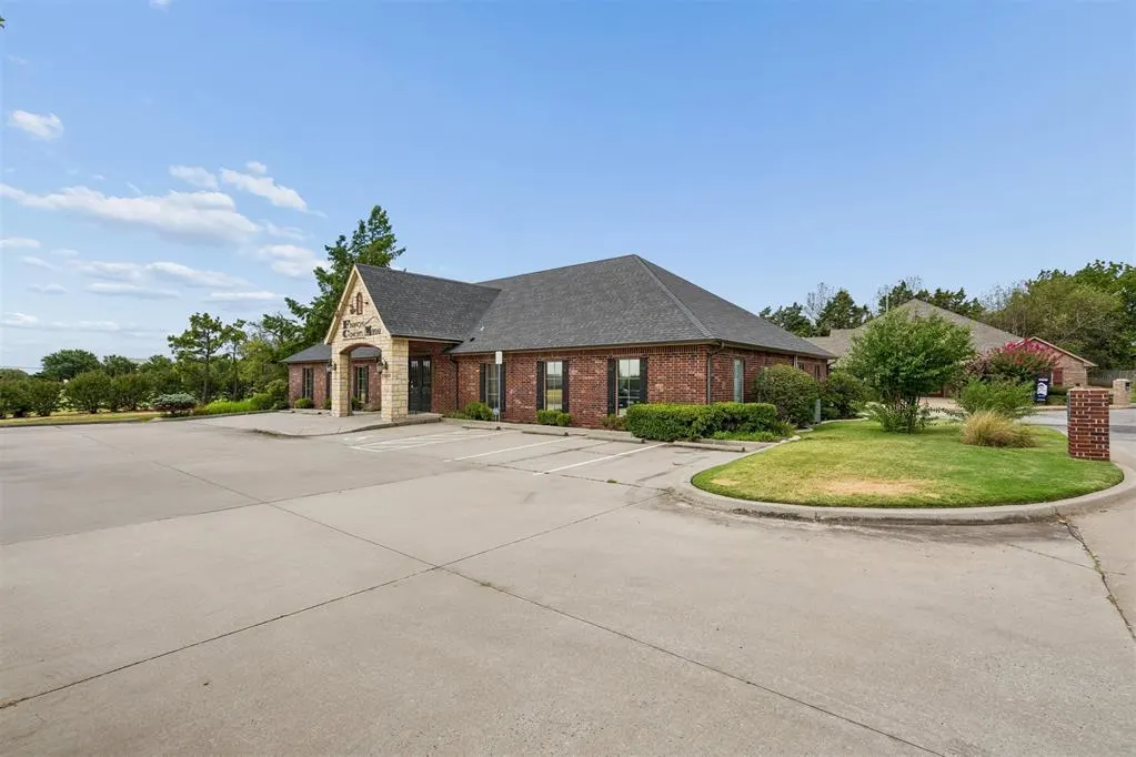 Photo 4 — 2949 S Bryant Avenue, Edmond, OK 73013