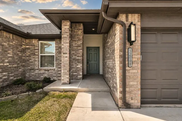 Photo 3 — 12008 NW 120th Street, Yukon, OK 73099