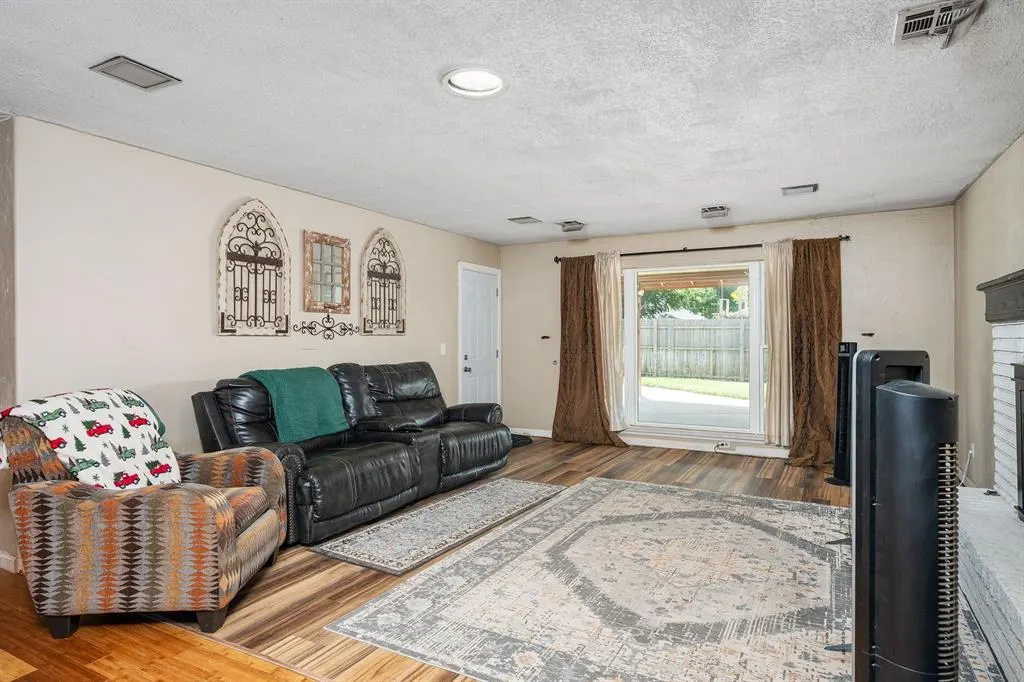 Photo 4 — 3108 Chaucer Drive, Oklahoma City, OK 73120