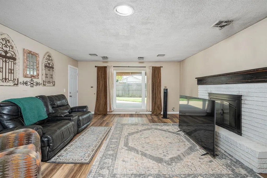 Photo 5 — 3108 Chaucer Drive, Oklahoma City, OK 73120