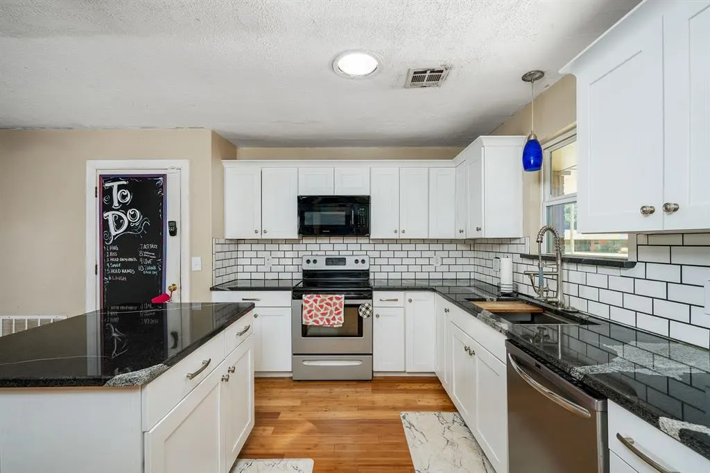 Photo 8 — 3108 Chaucer Drive, Oklahoma City, OK 73120