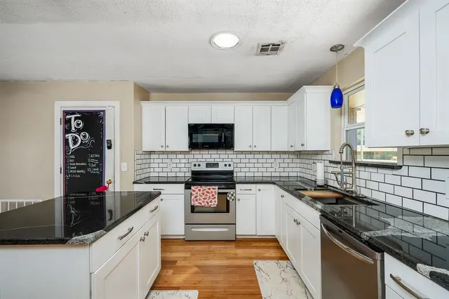 Photo 8 — 3108 Chaucer Drive, Oklahoma City, OK 73120
