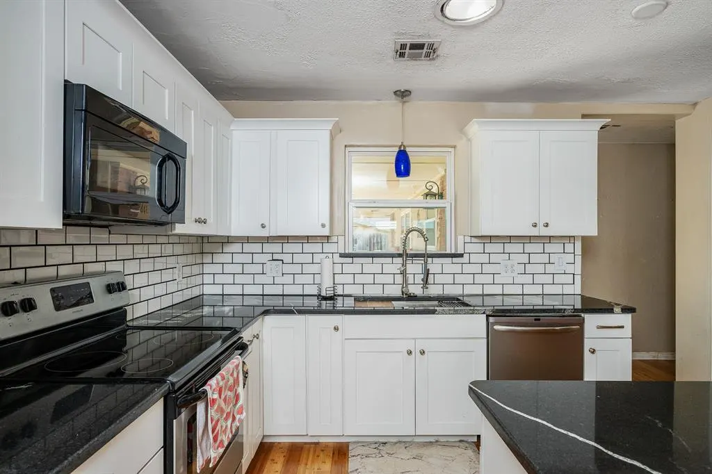 Photo 10 — 3108 Chaucer Drive, Oklahoma City, OK 73120