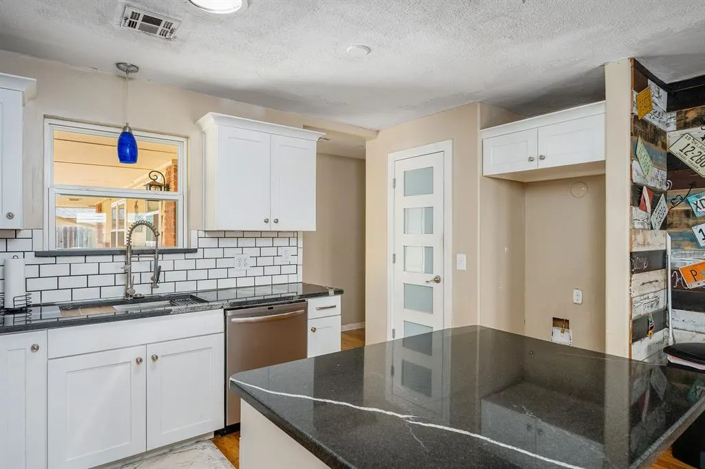Photo 11 — 3108 Chaucer Drive, Oklahoma City, OK 73120