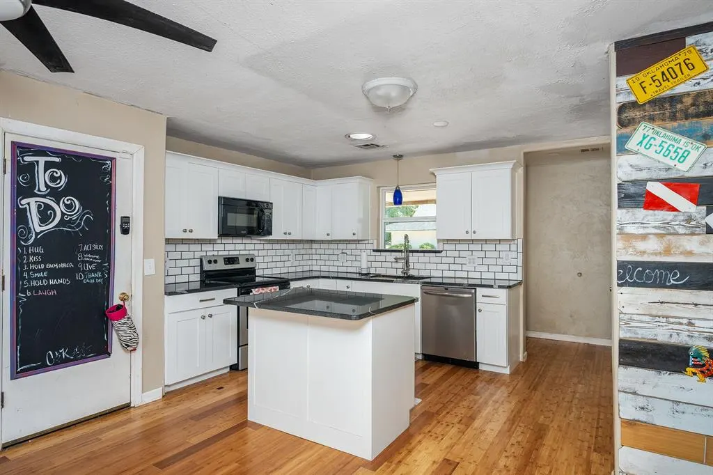 Photo 13 — 3108 Chaucer Drive, Oklahoma City, OK 73120