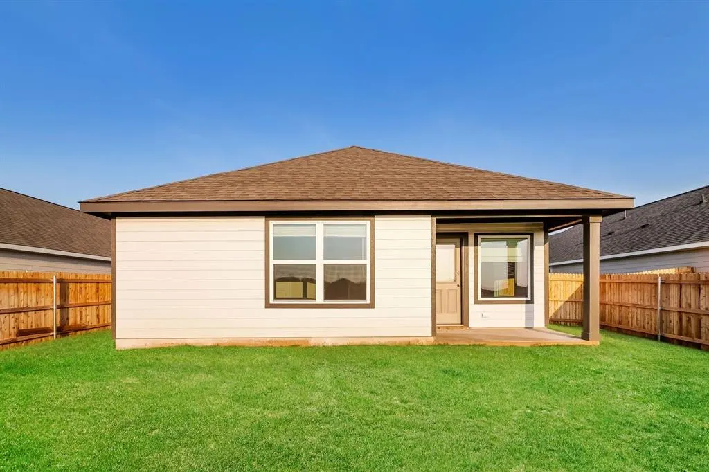 Photo 3 — 2009 Dogwood Drive, El Reno, OK 73036