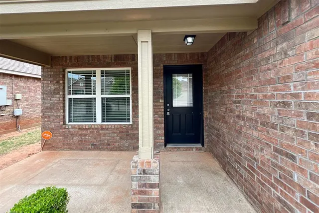 Photo 2 — 737 Christian Lane, Yukon, OK 73099