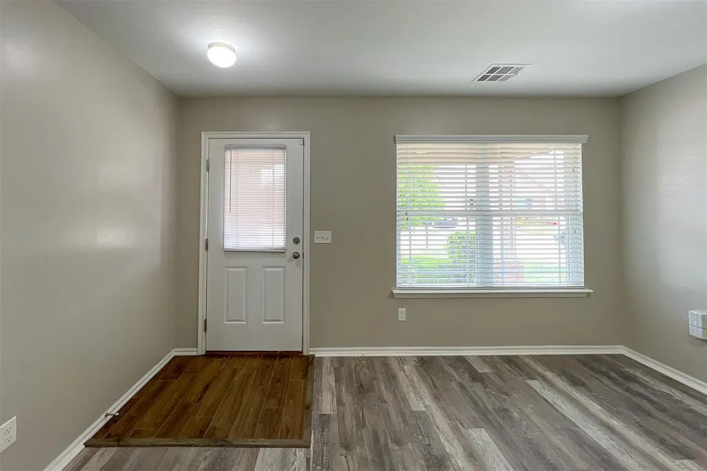 Photo 3 — 737 Christian Lane, Yukon, OK 73099
