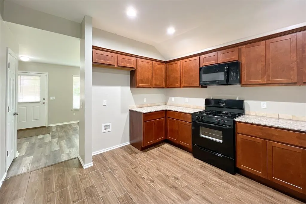 Photo 7 — 737 Christian Lane, Yukon, OK 73099