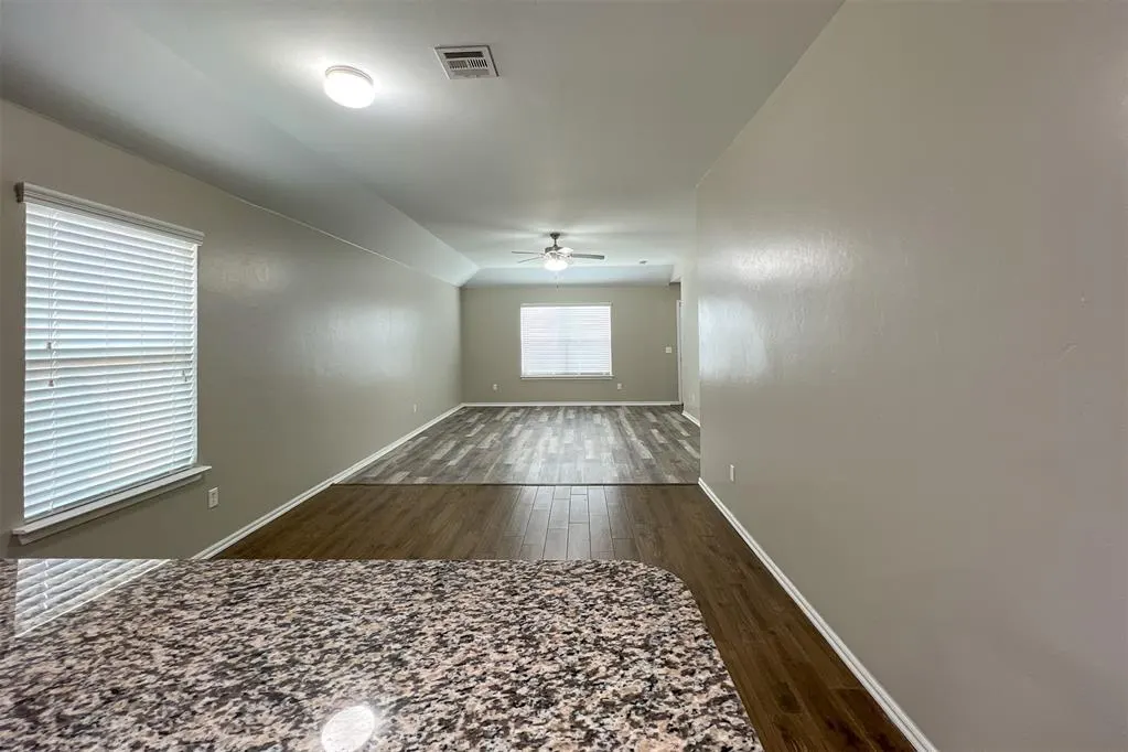 Photo 9 — 737 Christian Lane, Yukon, OK 73099